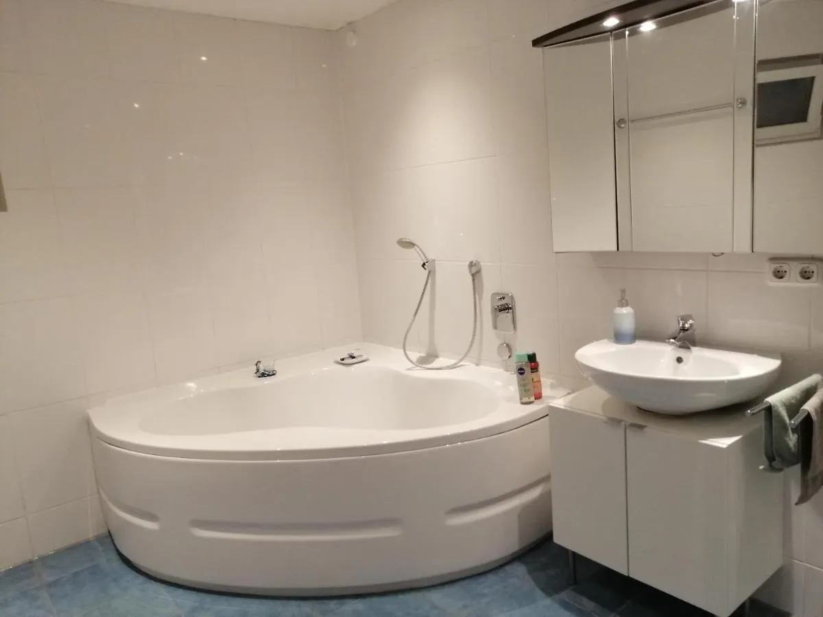 Homestay Ferienwohnung Borger Sauerlach